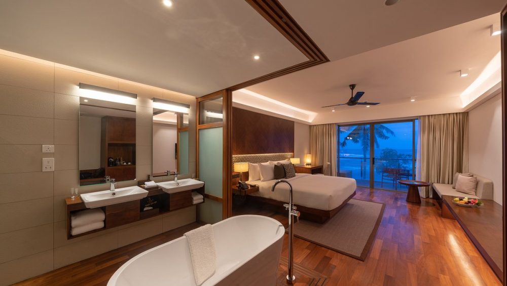 super-deluxe-room-bathroom